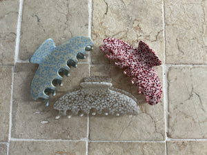 SPECKLED CLIP