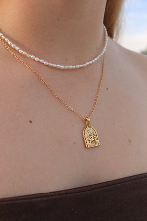 FRESHWATER PEARL NECKLACE
