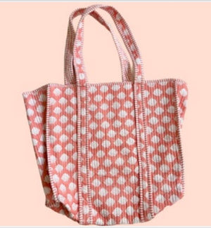THE WEEKENDER TOTE SEASHELL CORAL