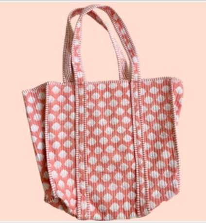 THE WEEKENDER TOTE SEASHELL CORAL
