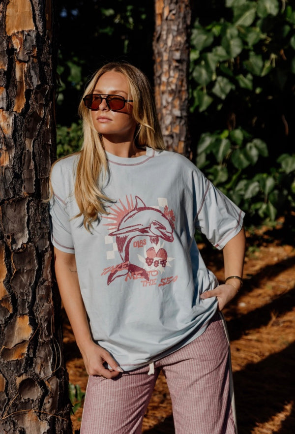 SEA CALLING TEE SKYE