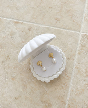 CLAM SHELL BOX