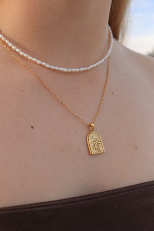 FRESHWATER PEARL NECKLACE